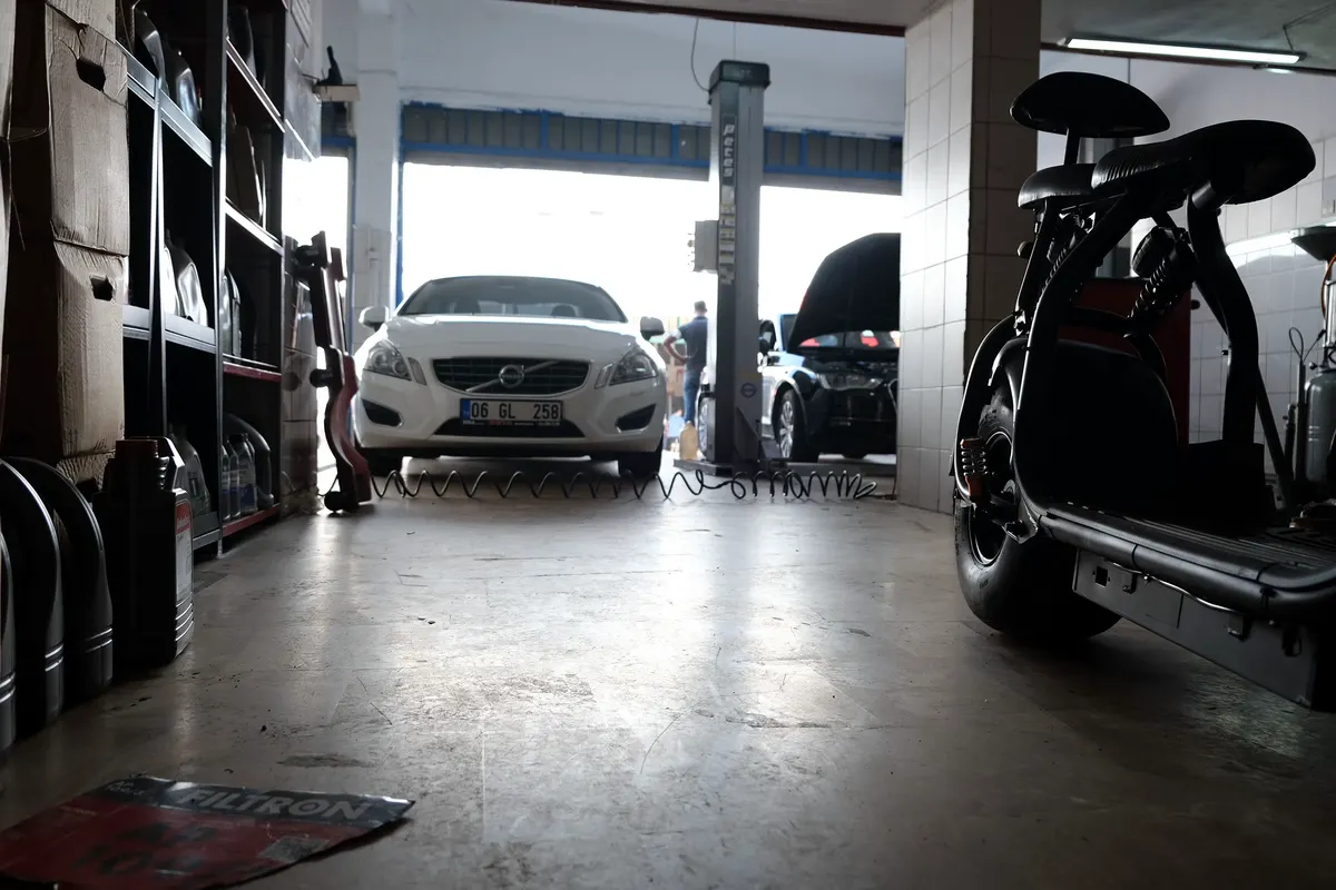 Beta Özel Servis atölye içi, liftler
